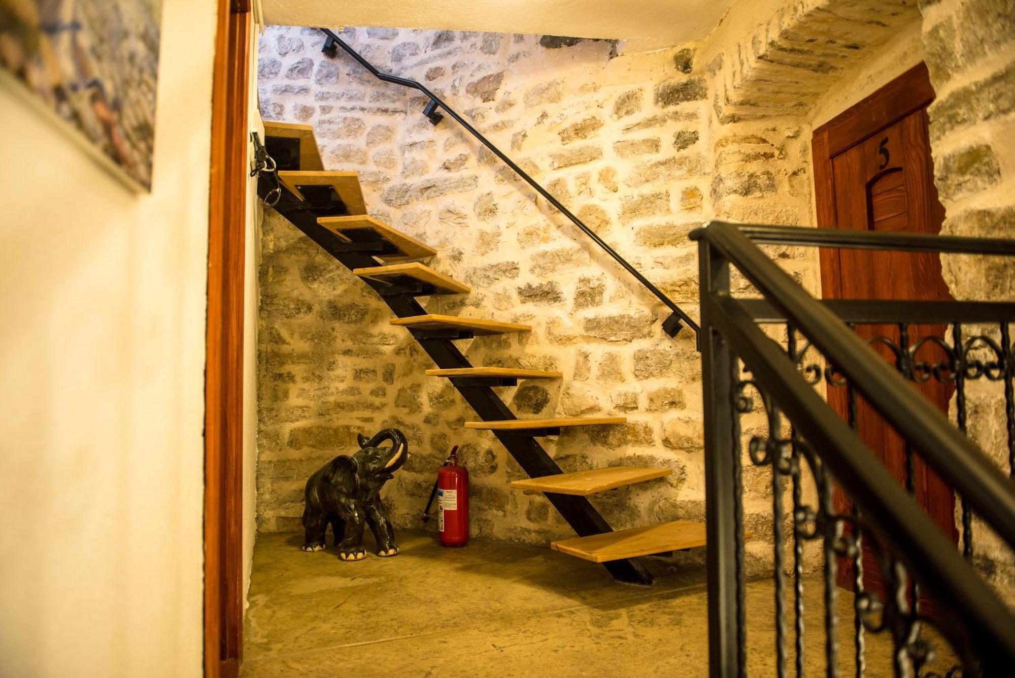 Antika Guesthouse Kotor Buitenkant foto